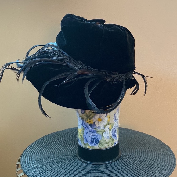 VTG 60’s CHRISTIAN DIOR Black Velvet Feather Hat - Picture 6 of 13